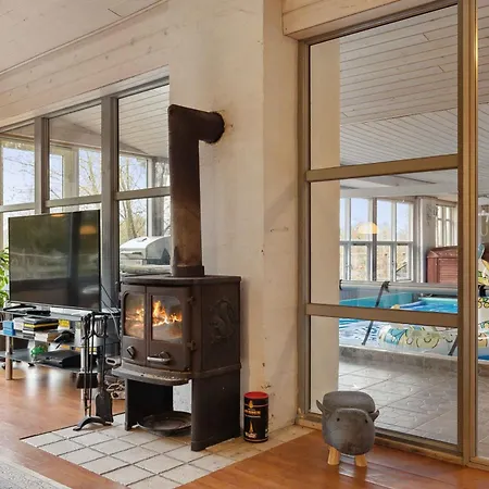 Pool House With Space For Relaxation Nyaraló Bording Stationsby